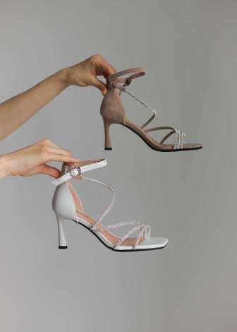 Босоніжки шкіряні білі Aidini
